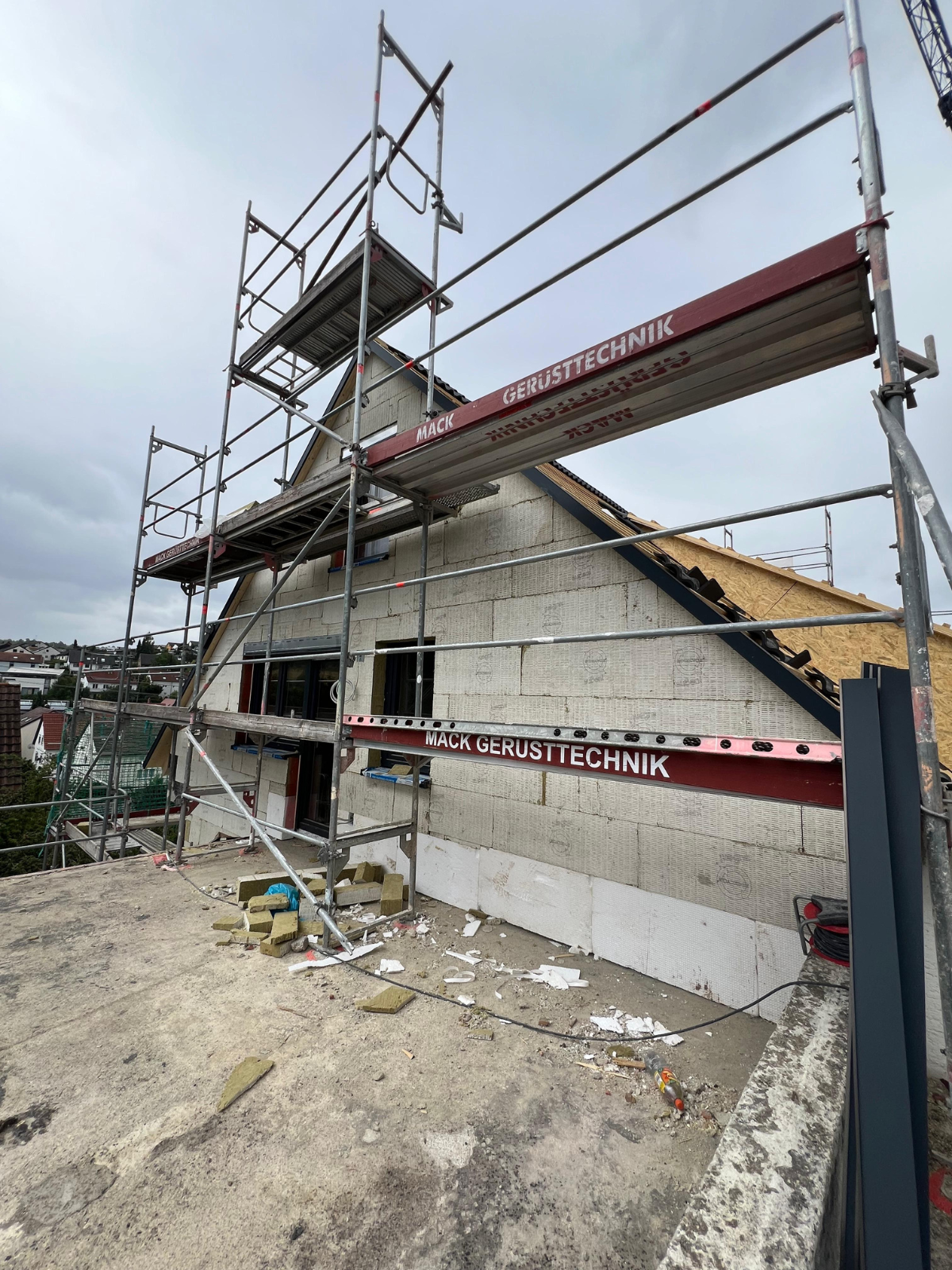 Wärmedämmverbundsystem mit 160 mm Mineralwolle für ein Mehrfamilienhaus – energiesparende Lösung von Ullrich Bauprojekte